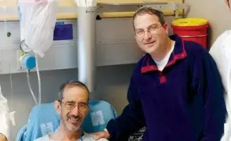 Dr. Moshe Halberstam donates a kidney to Miles Hartog