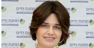 רחל הבר מארחת את פינחס תורג'מן בסוכה
