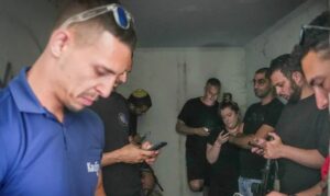 מה עשו אנשים במקלט באמצע הלילה?